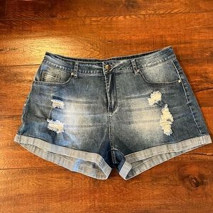 New Women’s Denim Shorts (Size XL)